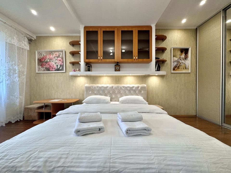 Bed, Photo of the whole room, Bedroom, towels, wardrobe