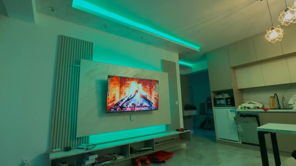 Kitchen or kitchenette, minibar, stove