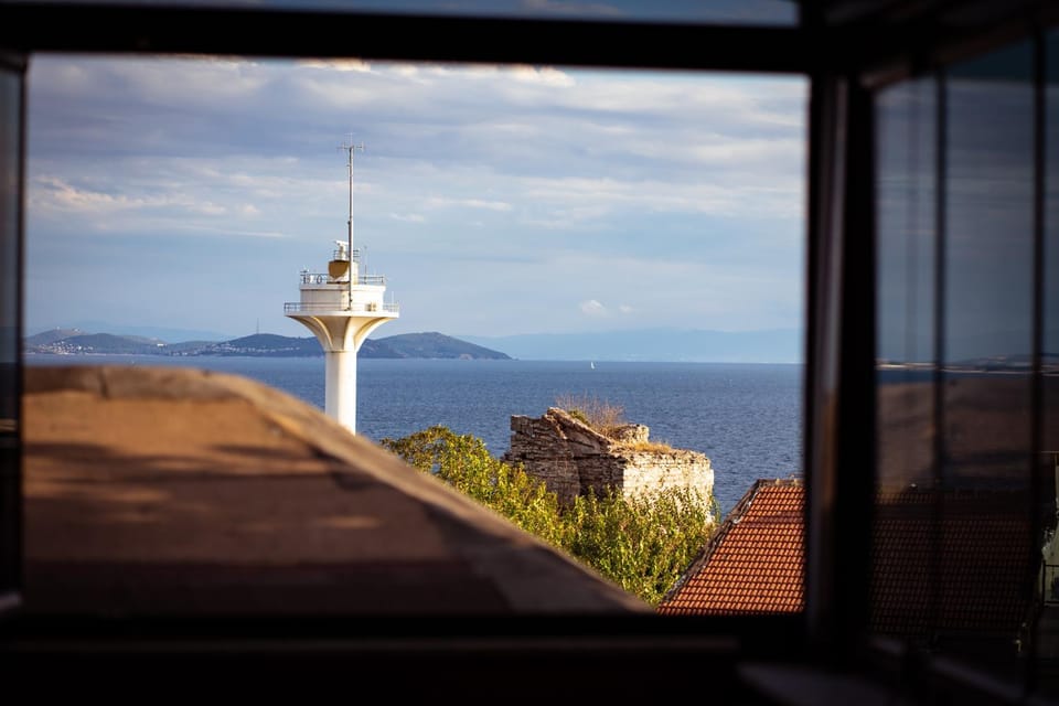 Nearby landmark, Sea view, Street view