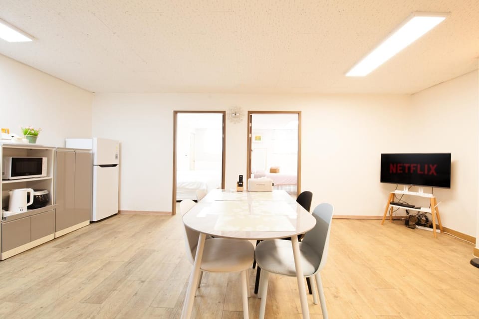 Living room, Dining area