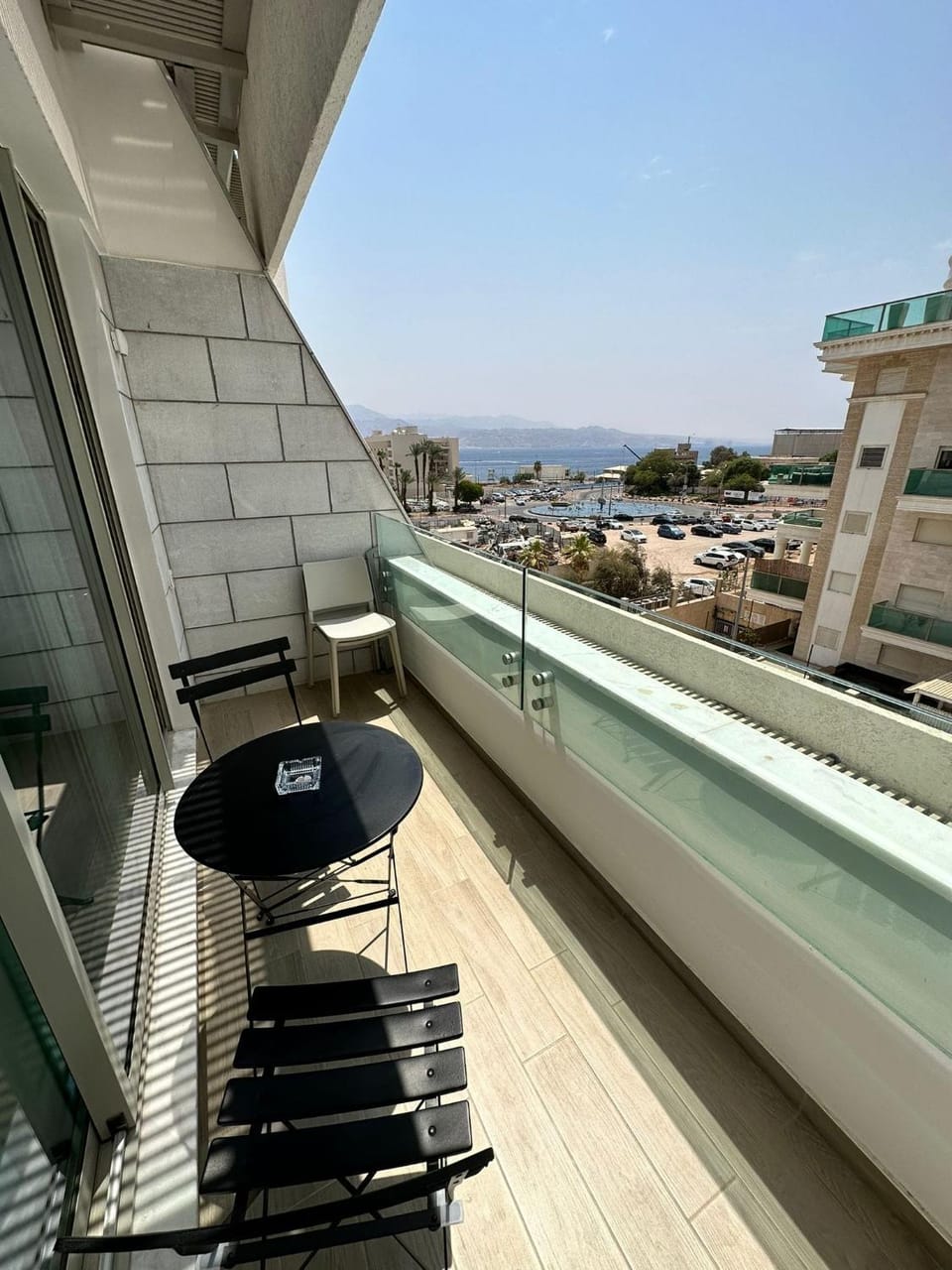 סי סייד אילת חדר משפחתי מפנק עם מרפסת ונוף לים Apartment in Eilat