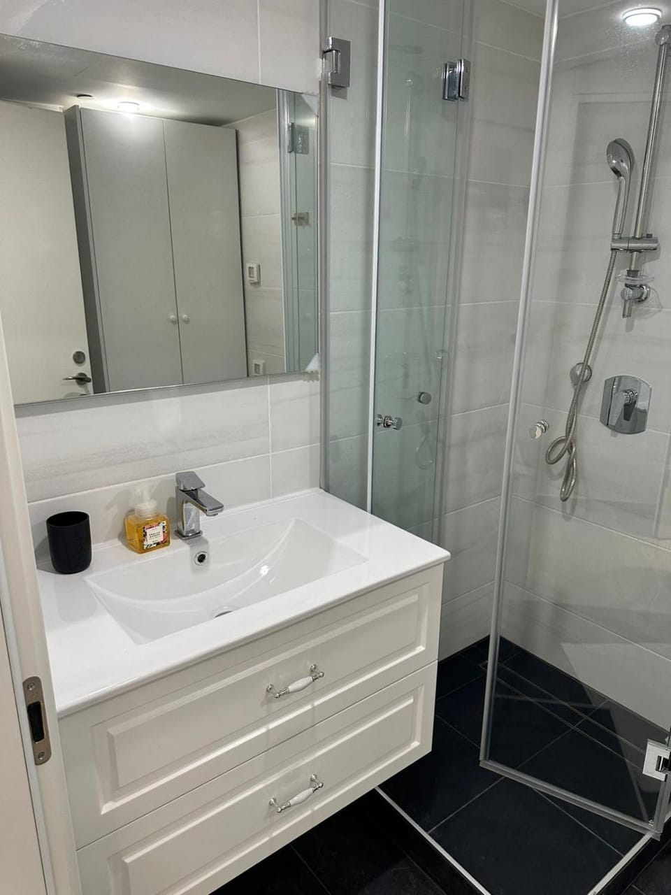 סי סייד אילת חדר משפחתי מפנק עם מרפסת ונוף לים Apartment in Eilat
