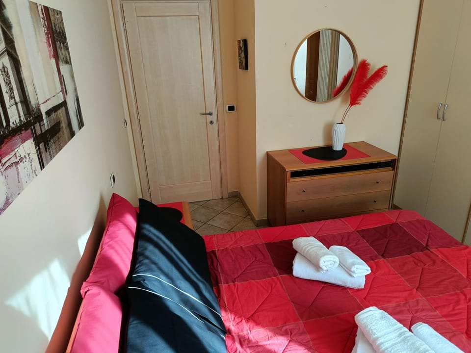 Bed, Photo of the whole room, Bedroom, furniture, heating, internet, towels, wardrobe, air conditioner