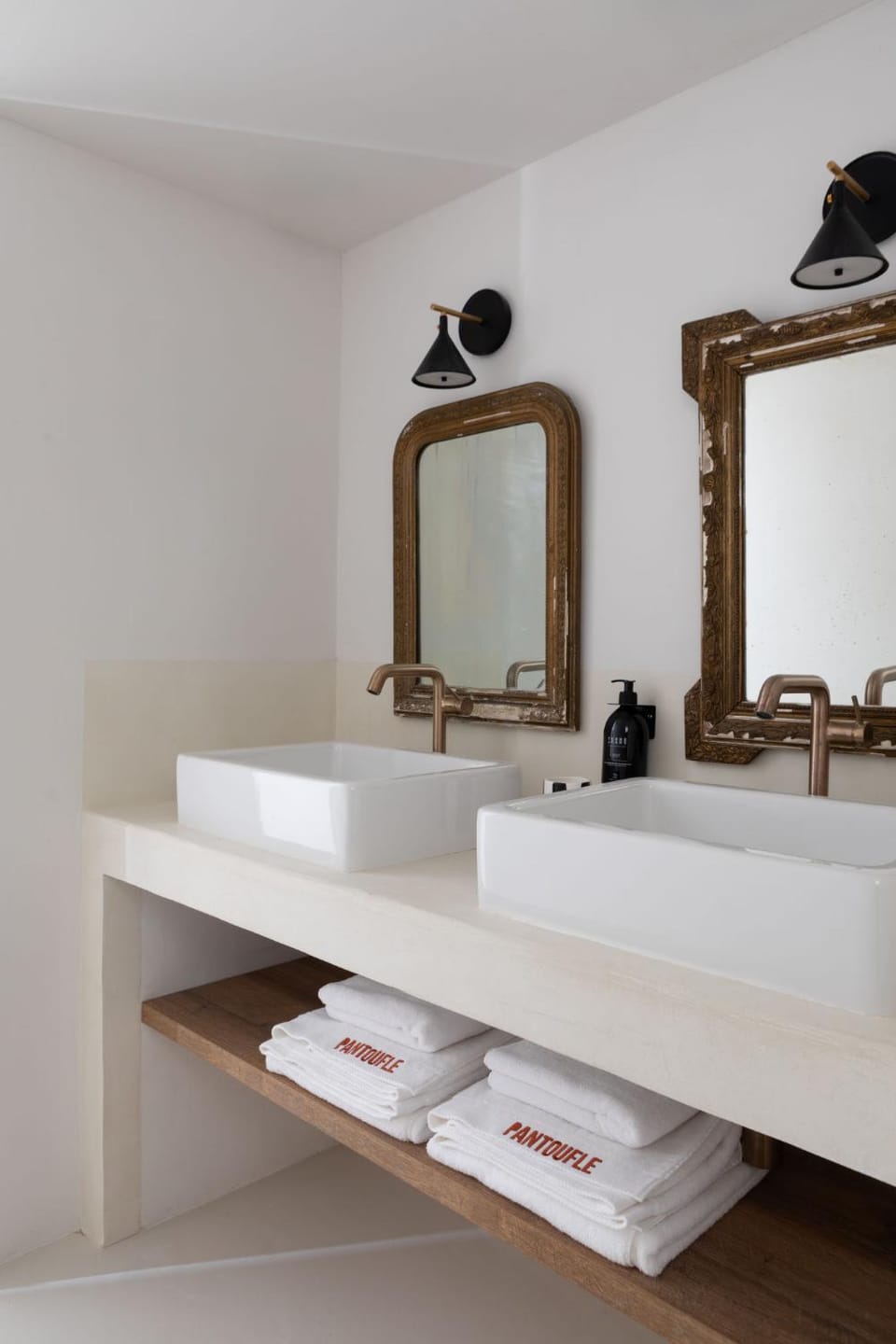 Bathroom, towels