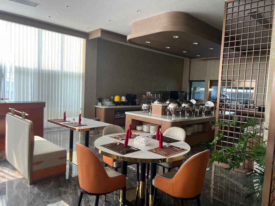 Restaurant/places to eat, Restaurant/places to eat, Food