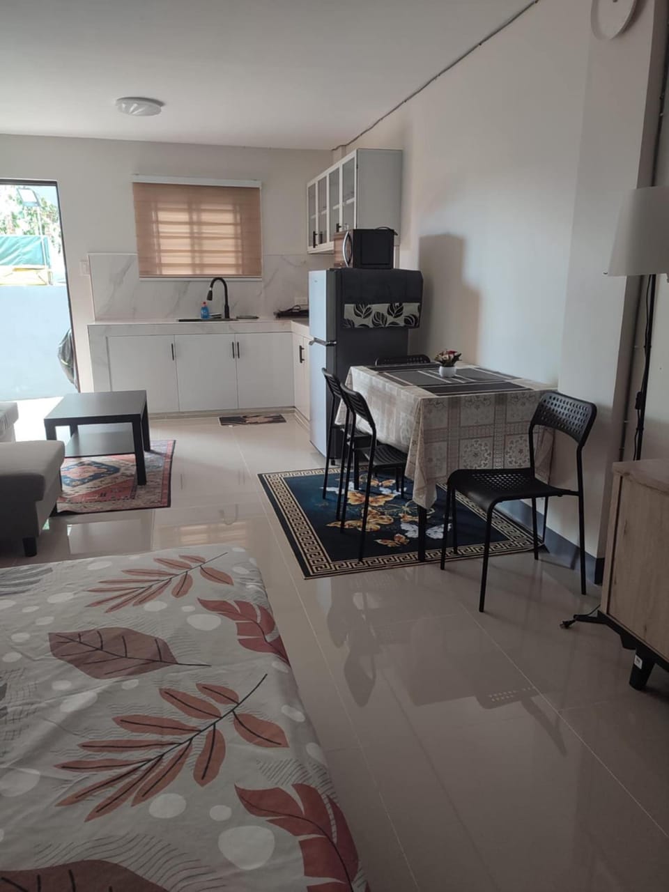 Bed, Kitchen or kitchenette, Living room, Photo of the whole room, Seating area, Dining area