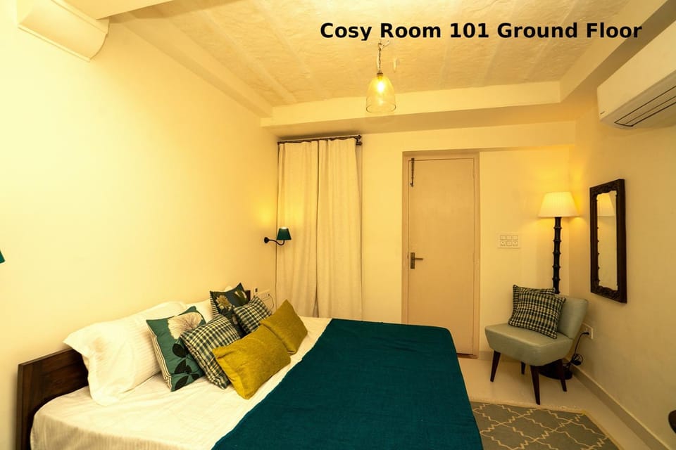 Photo of the whole room, Bedroom, Text overlay