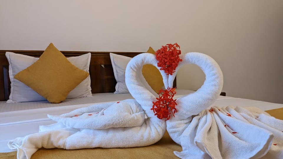 Bed, Bedroom, towels