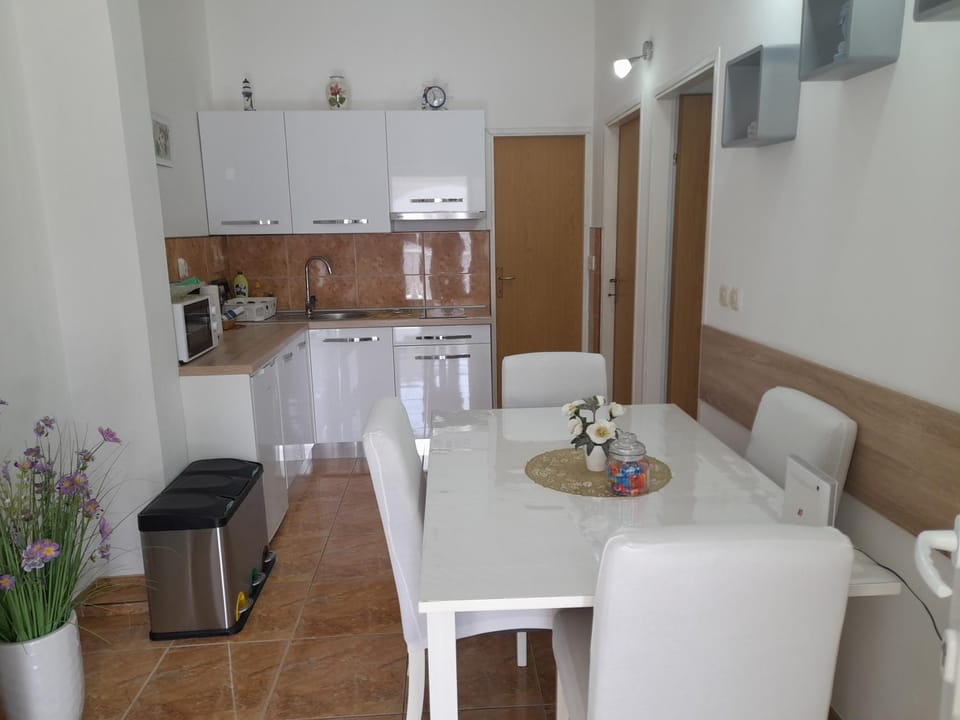 Dining area, Breakfast