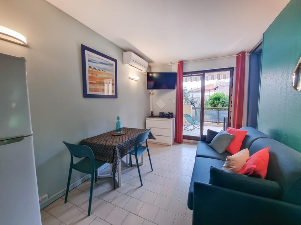 Dining area, air conditioner