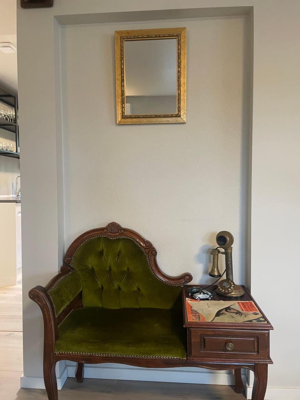 Seating area, Location