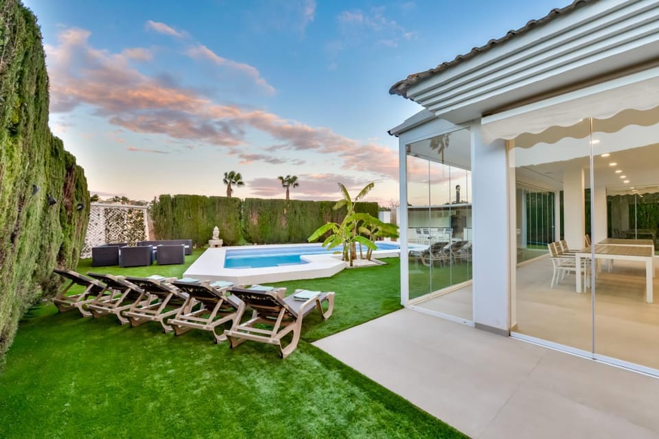 Garden, Swimming pool, sunbed