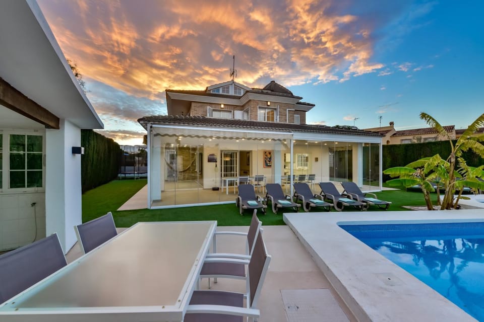 Property building, Seating area, Swimming pool, sunbed