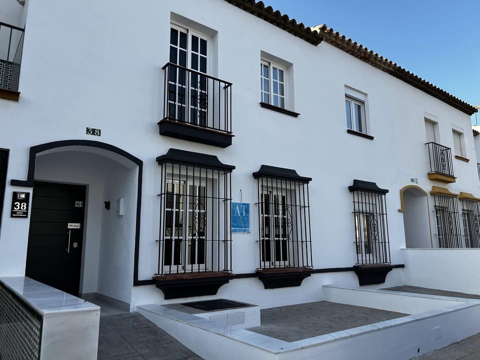 Property building, Facade/entrance, Logo/Certificate/Sign