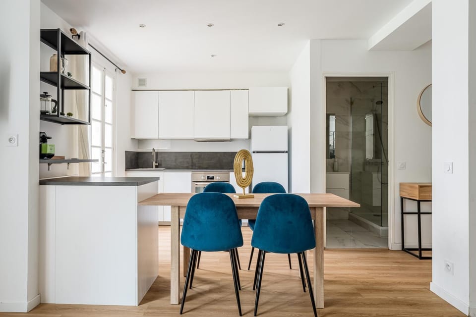 Kitchen or kitchenette, Dining area, oven, stove