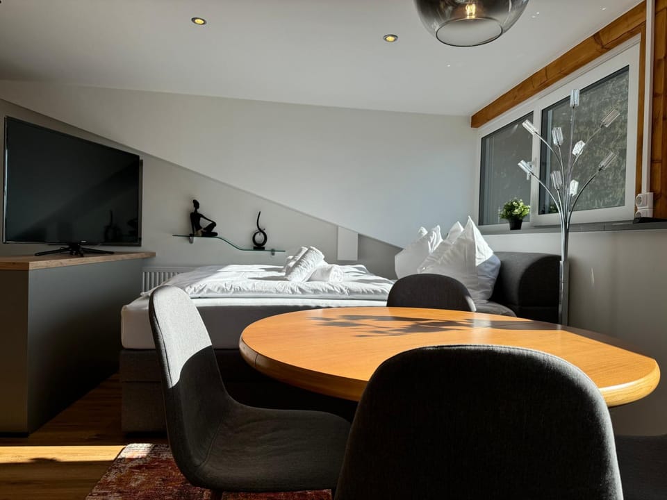 TV and multimedia, Dining area, Bedroom, internet