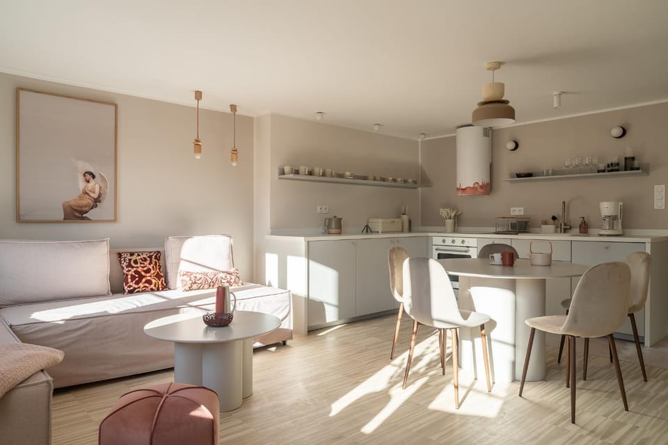 Kitchen or kitchenette, Seating area