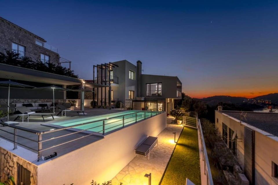 Luxury Five Bedroom Villa With Pool and Sunset View Villa in Dubrovnik-Neretva County