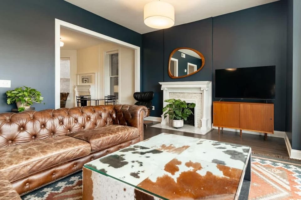 Lux Washington-Park Rooftop Patio-Free Parking Apartment in Over The Rhine