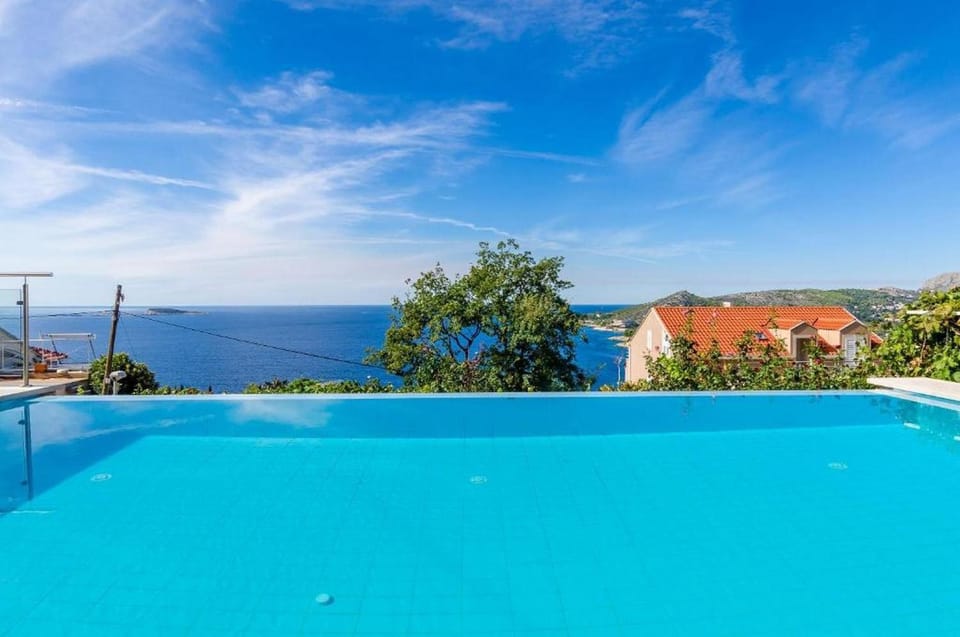 Elegant Sea-View Villa with Pool Villa in Mlini