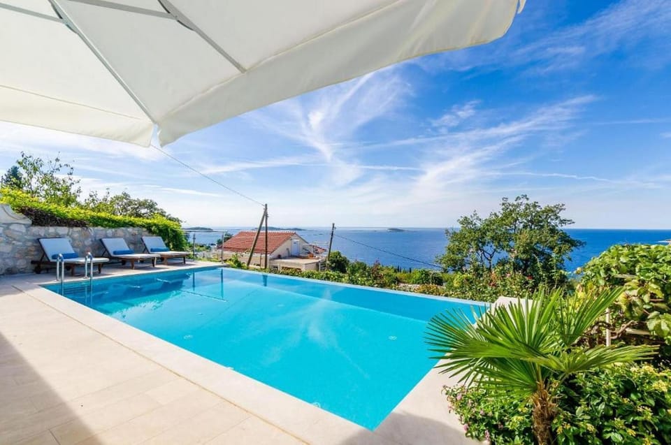 Elegant Sea-View Villa with Pool Villa in Mlini