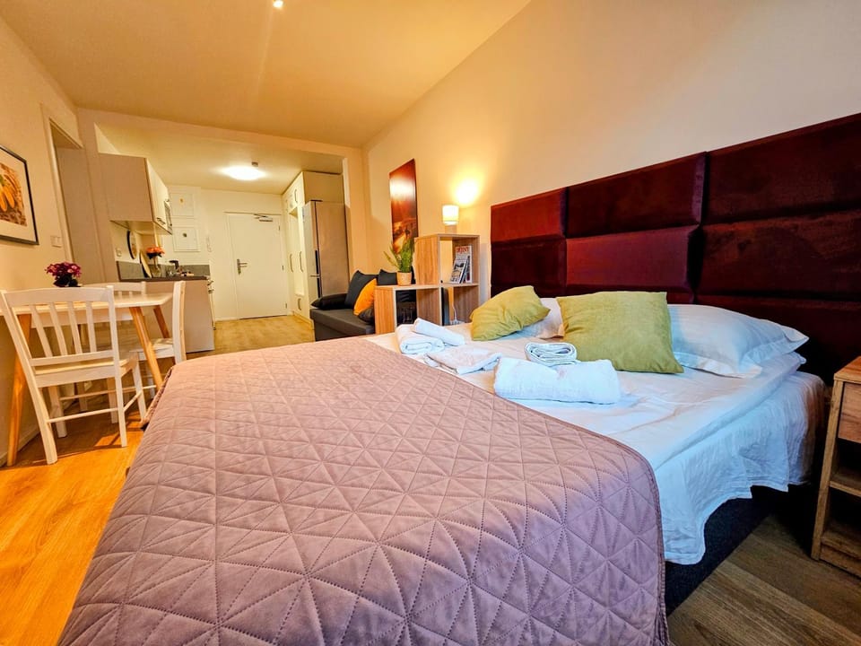 Photo of the whole room, Dining area, Bedroom