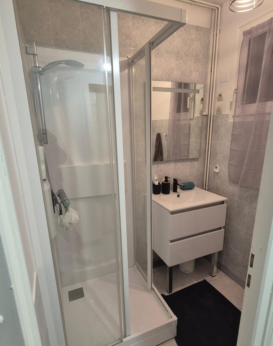 Shower, Bathroom