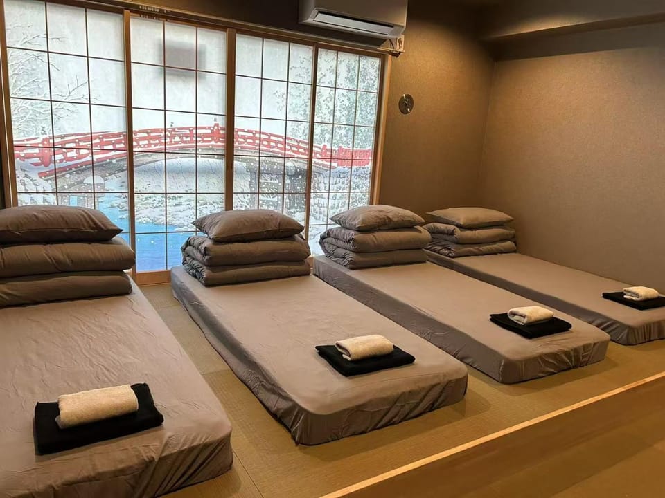 Bed, Bedroom, bunk bed, towels