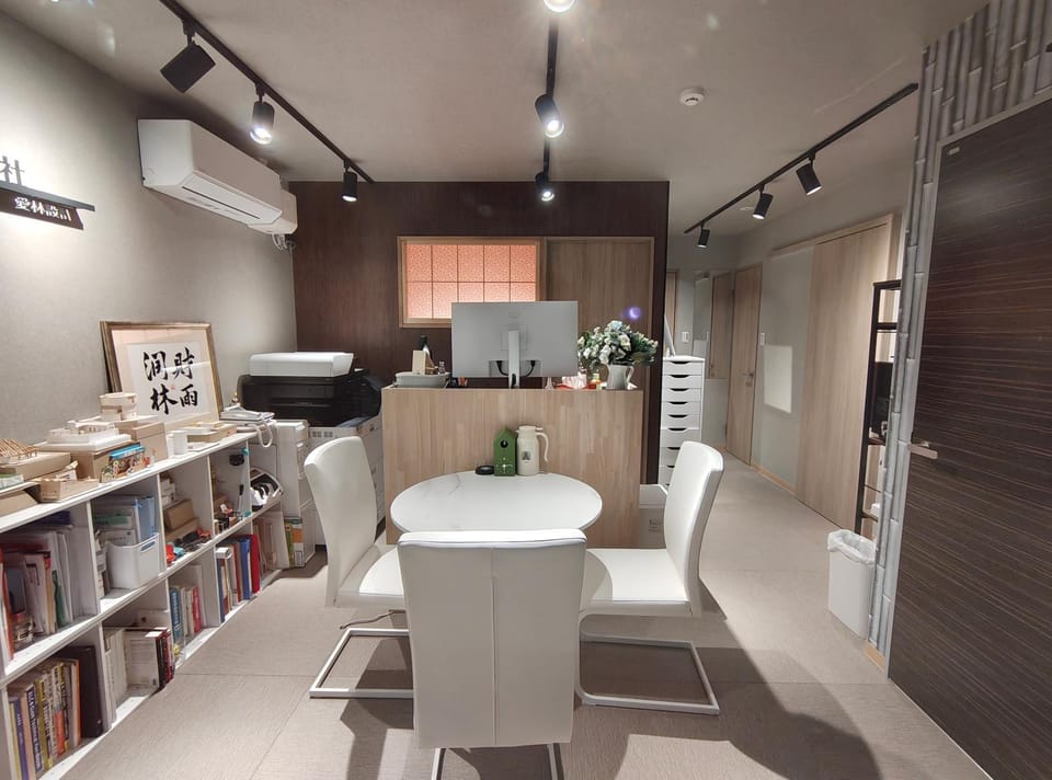 Living room, Seating area, Dining area, air conditioner