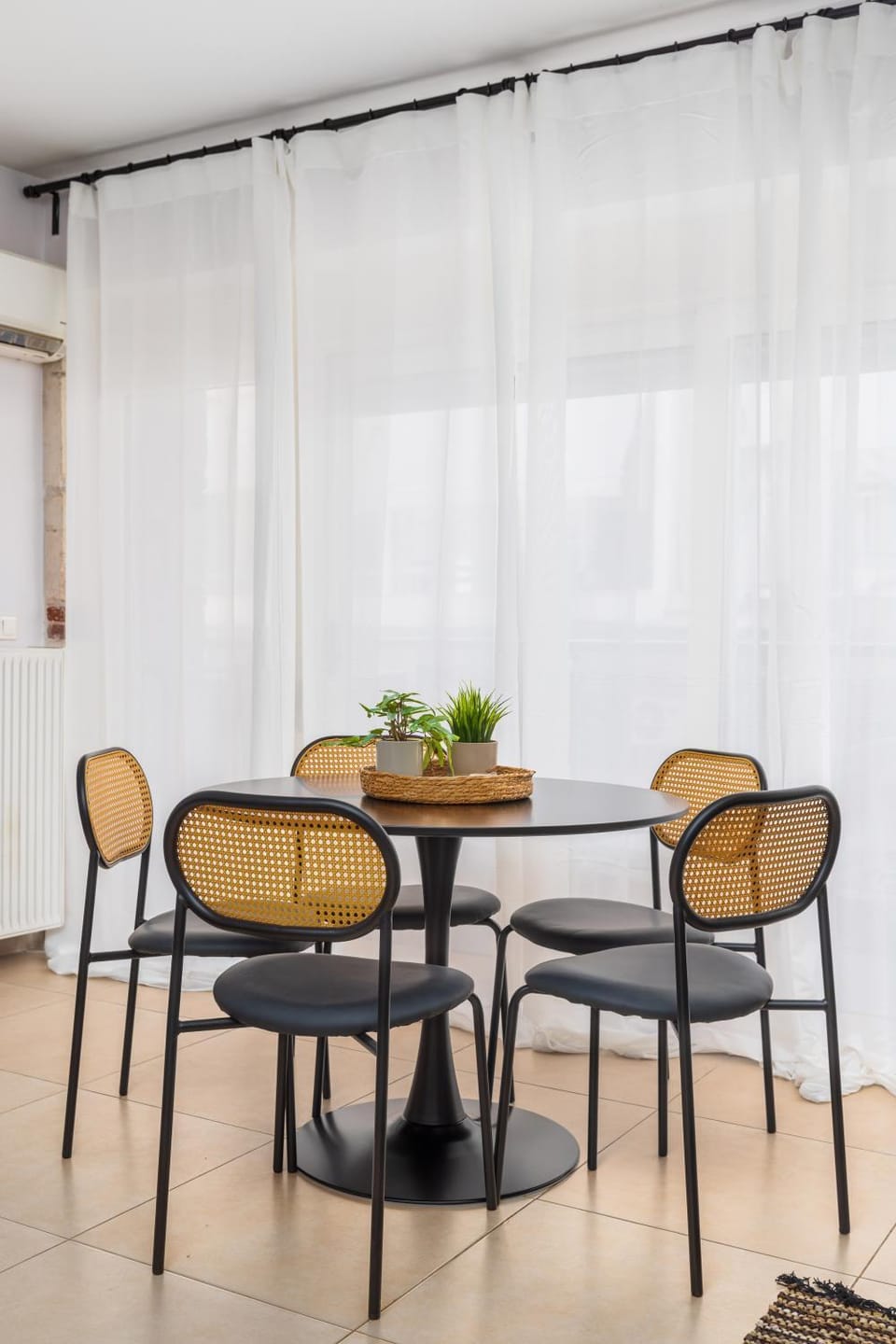 Seating area, Dining area