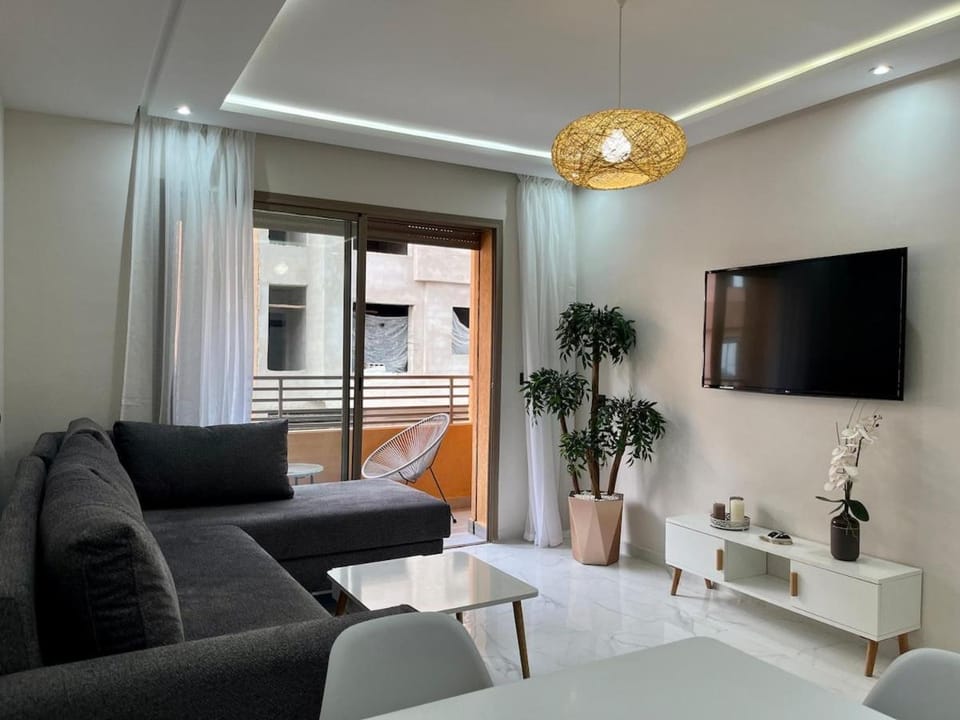 Communal lounge/ TV room, Bed, TV and multimedia, Living room, Photo of the whole room, Seating area, Evening entertainment, Bedroom