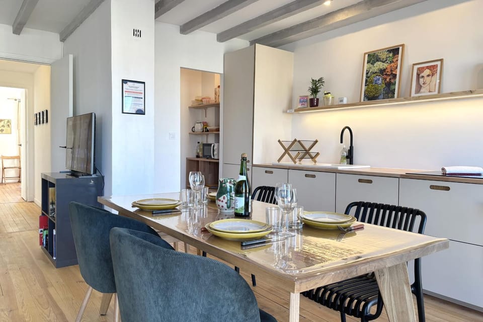 Kitchen or kitchenette, Living room, Dining area