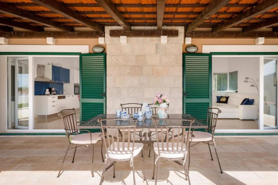 Countryside Villa With Pool, Three Bedrooms Villa in Split-Dalmatia County
