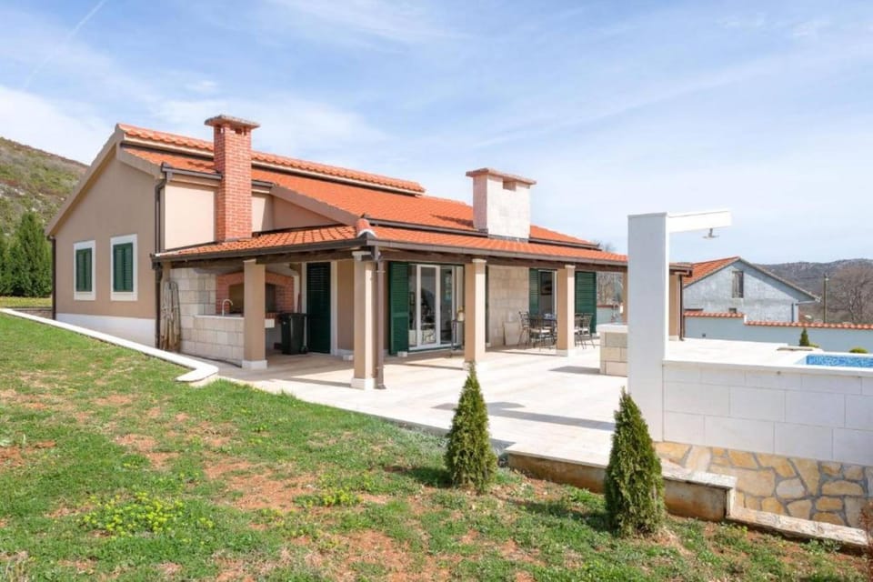 Countryside Villa With Pool, Three Bedrooms Villa in Split-Dalmatia County