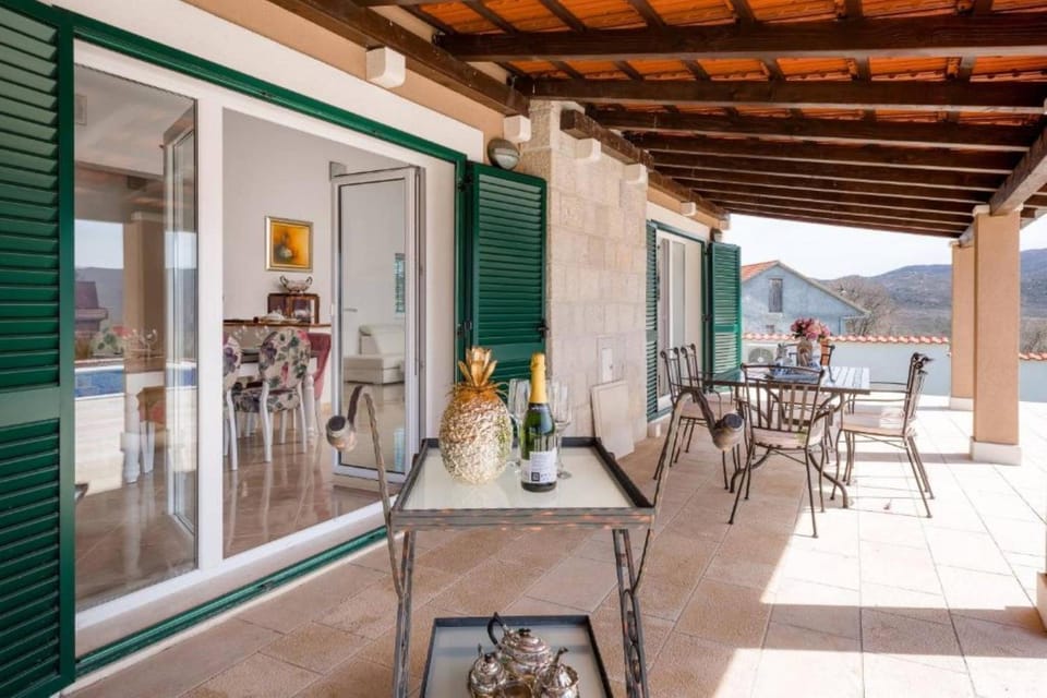 Countryside Villa With Pool, Three Bedrooms Villa in Split-Dalmatia County