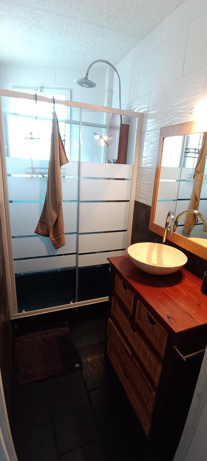 Shower, Bathroom, towels