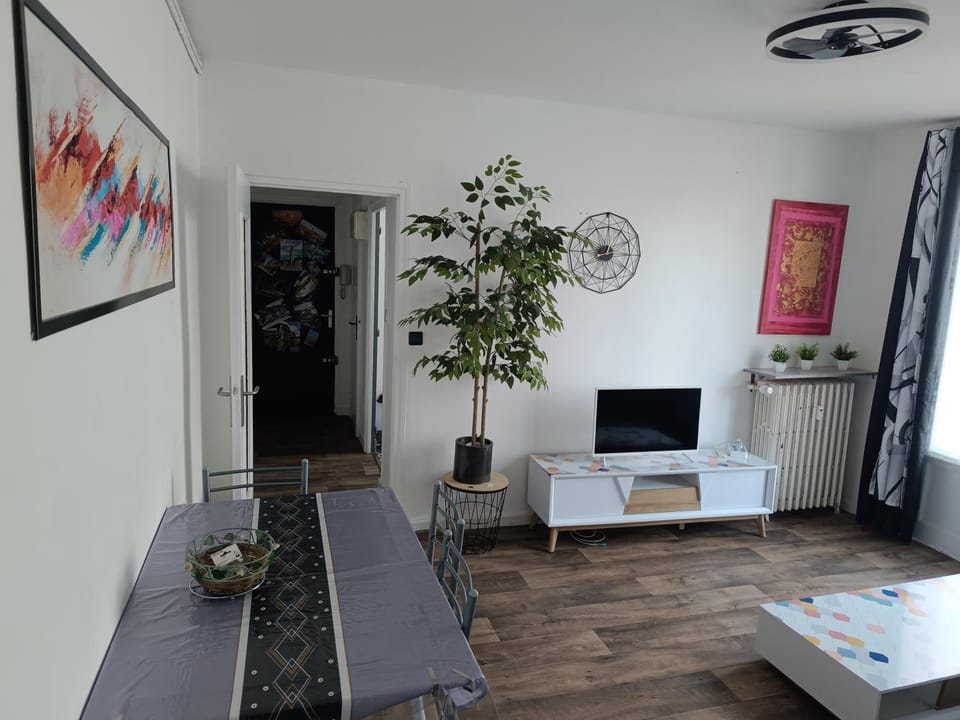 Communal lounge/ TV room, Dining area