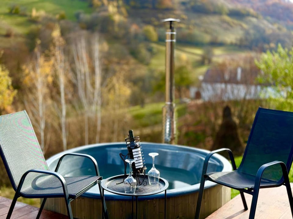 Natural landscape, Hot Tub, Hot Tub, Balcony/Terrace, Mountain view