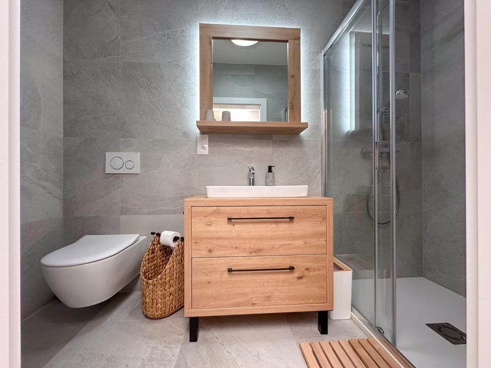 Shower, Toilet, Bathroom