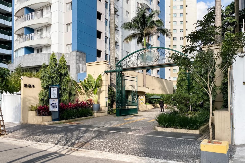 Facade/entrance, Parking