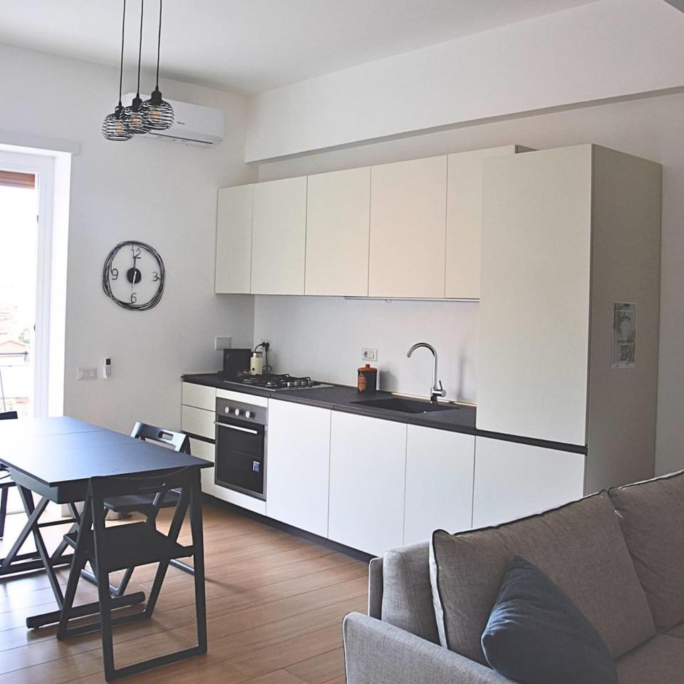 Kitchen or kitchenette, Living room, Seating area, Dining area, stove