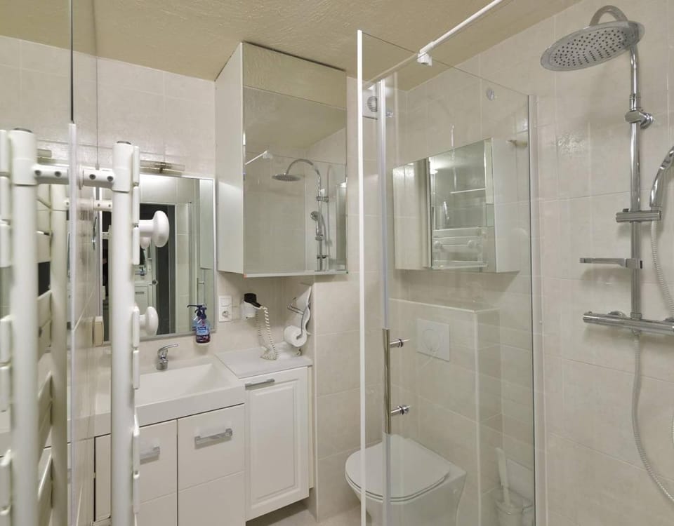 Studio L'ESCALE vue mer - Héliopolis D 6 - Luxe -By AGN - 2 personnes Apartment in Agde