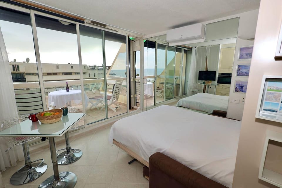 Studio L'ESCALE vue mer - Héliopolis D 6 - Luxe -By AGN - 2 personnes Apartment in Agde