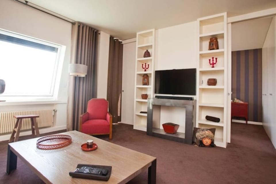 Communal lounge/ TV room, TV and multimedia, Living room