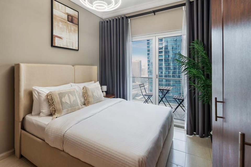 Luxury JLT Studio Lake View Metro 5minMarina Apartment in Dubai