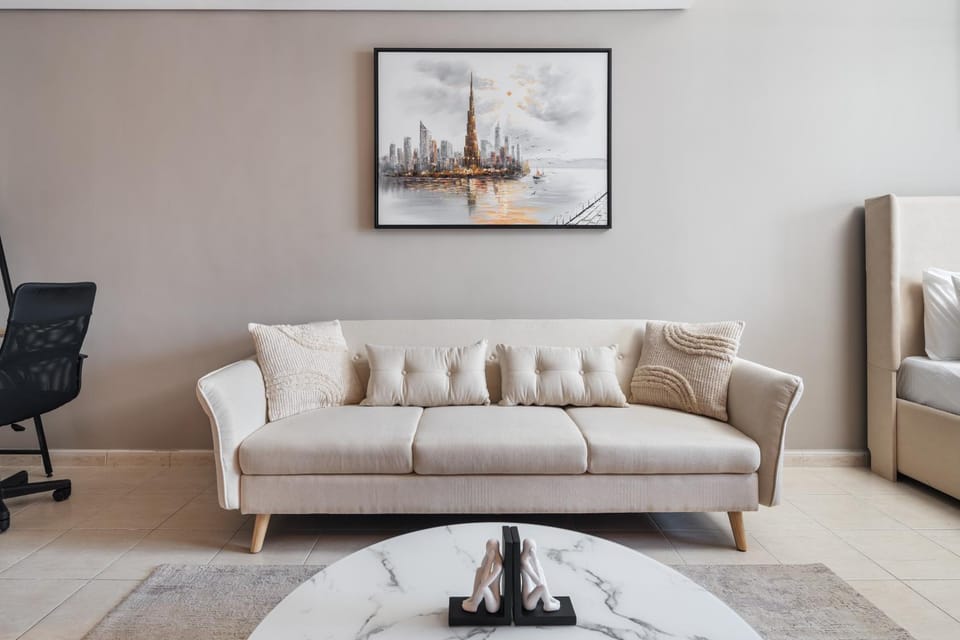 Luxury JLT Studio Lake View Metro 5minMarina Apartment in Dubai
