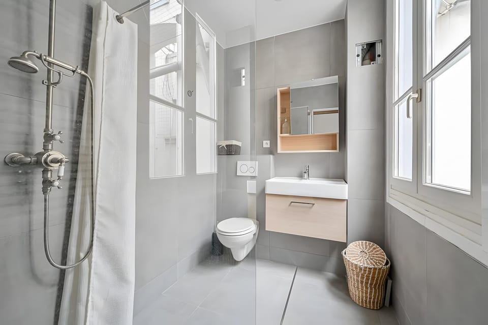 Bathroom, Living room