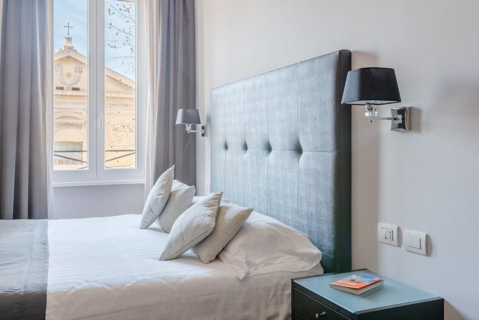 Bed, View (from property/room), Bedroom, City view