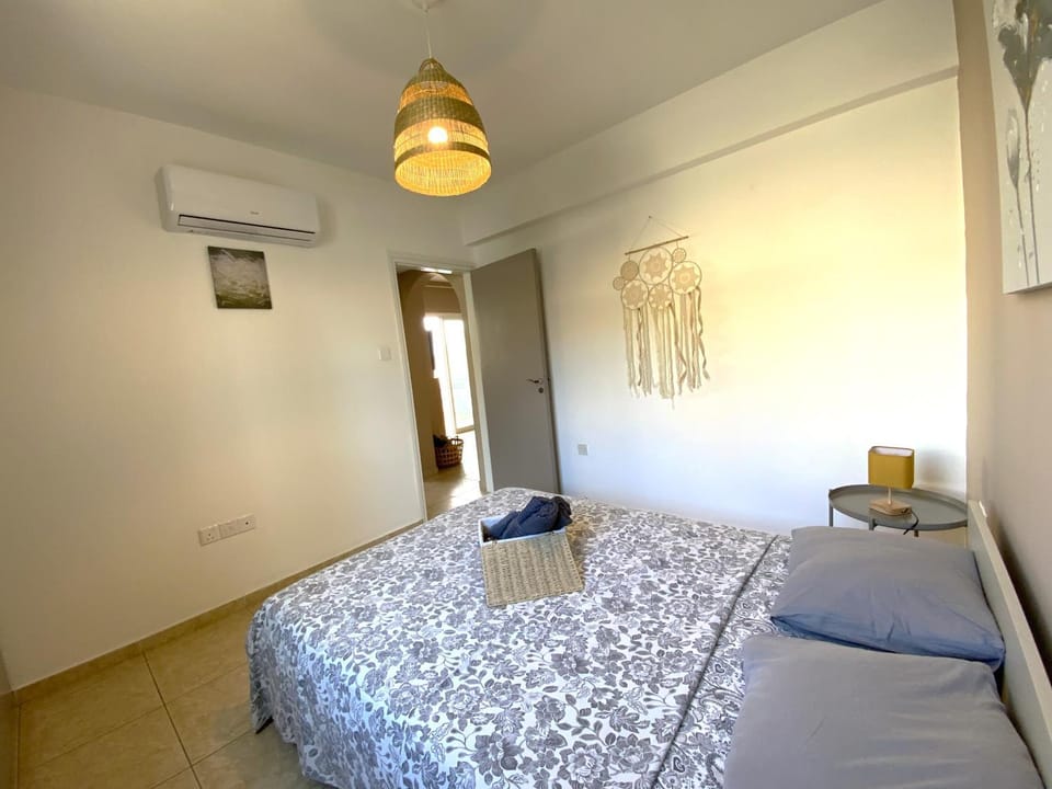 Bed, Photo of the whole room, Bedroom, air conditioner