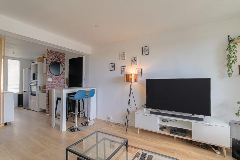 Dining area, kitchen